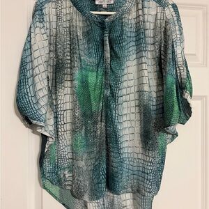 Jennifer Lopez Blouse Women L Green Snake Skin Print Henley Dolman Sleeve